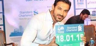 Bollywood Actor John Abraham announces Standard Chartered Mumbai Marathon 2015