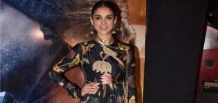Aditi Rao Hydari in Black Floral One Piece Dress at Film Wazir Special Screening
