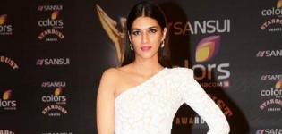 Kriti Sanon in White Fish Cut Evening Gown at Stardust Awards 2015 - Latest Pics