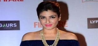 Raveena Tandon Photos in Lehenga Choli at Filmfare Awards 2016 Mumbai