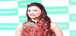 Daisy Shah in Surat Gujarat to Launch Oppo F1 Selfie Expert at Poddar Arcade
