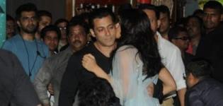 Jacqueline Fernandez Kissing Salman Khan in KICK 2014 Hindi Movie Promotion - Hot Kiss Images