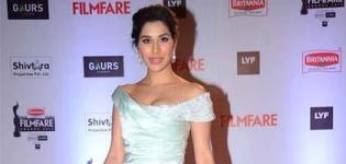 Sophie Choudry in Off Shoulder Mint Green Satin Gown at 61st Filmfare Awards 2016